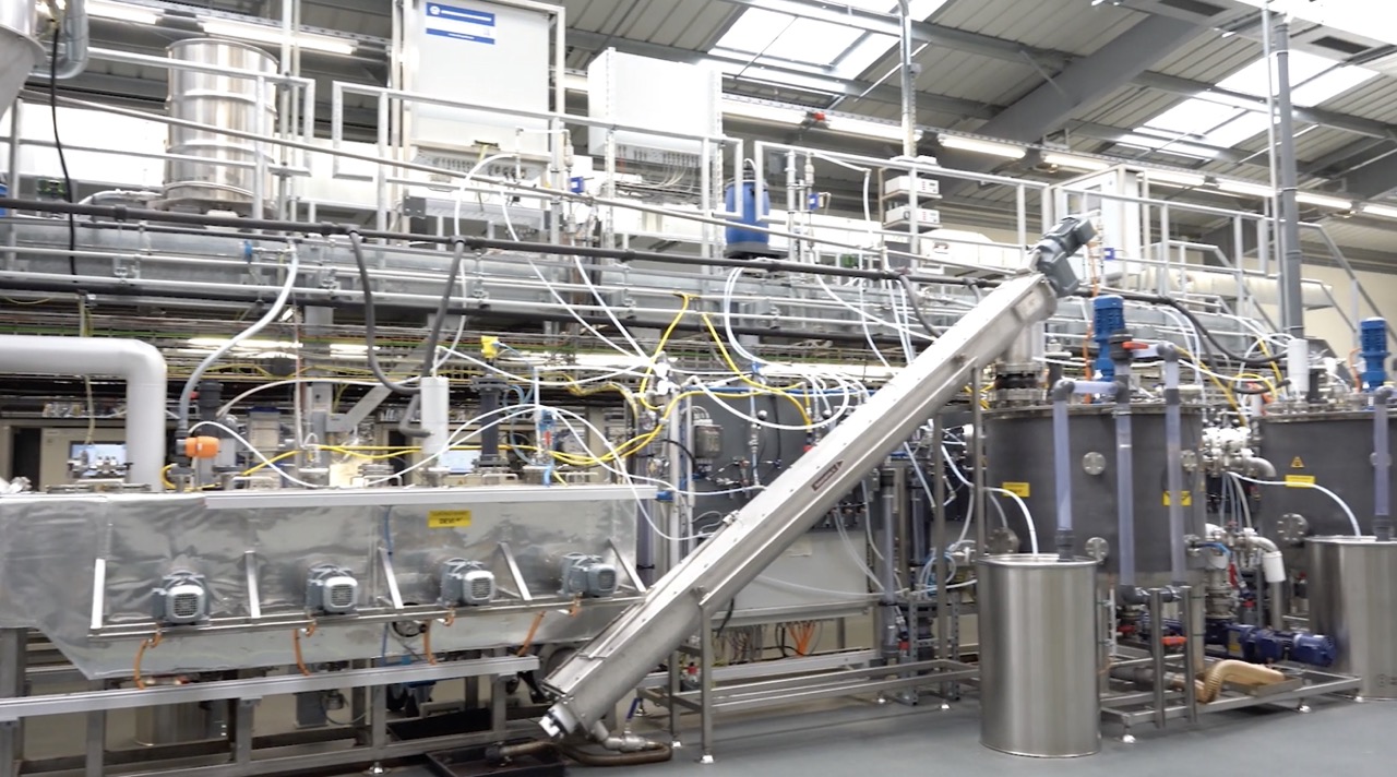 Industrielle Anlage zur Gewinnung von Wasserstoff aus erneuerbaren Bioressourcen