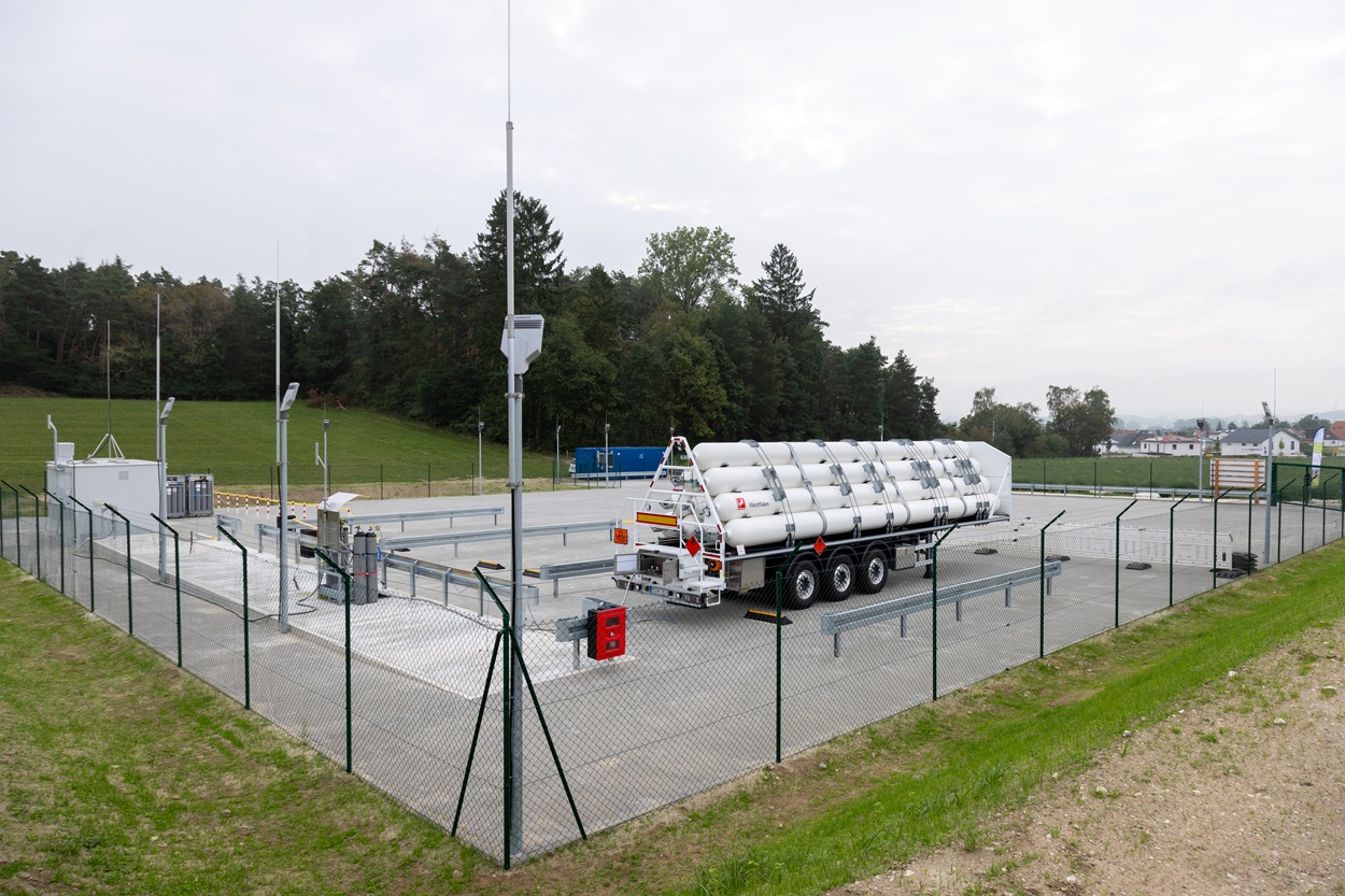 Trailer mit Wasserstofftank