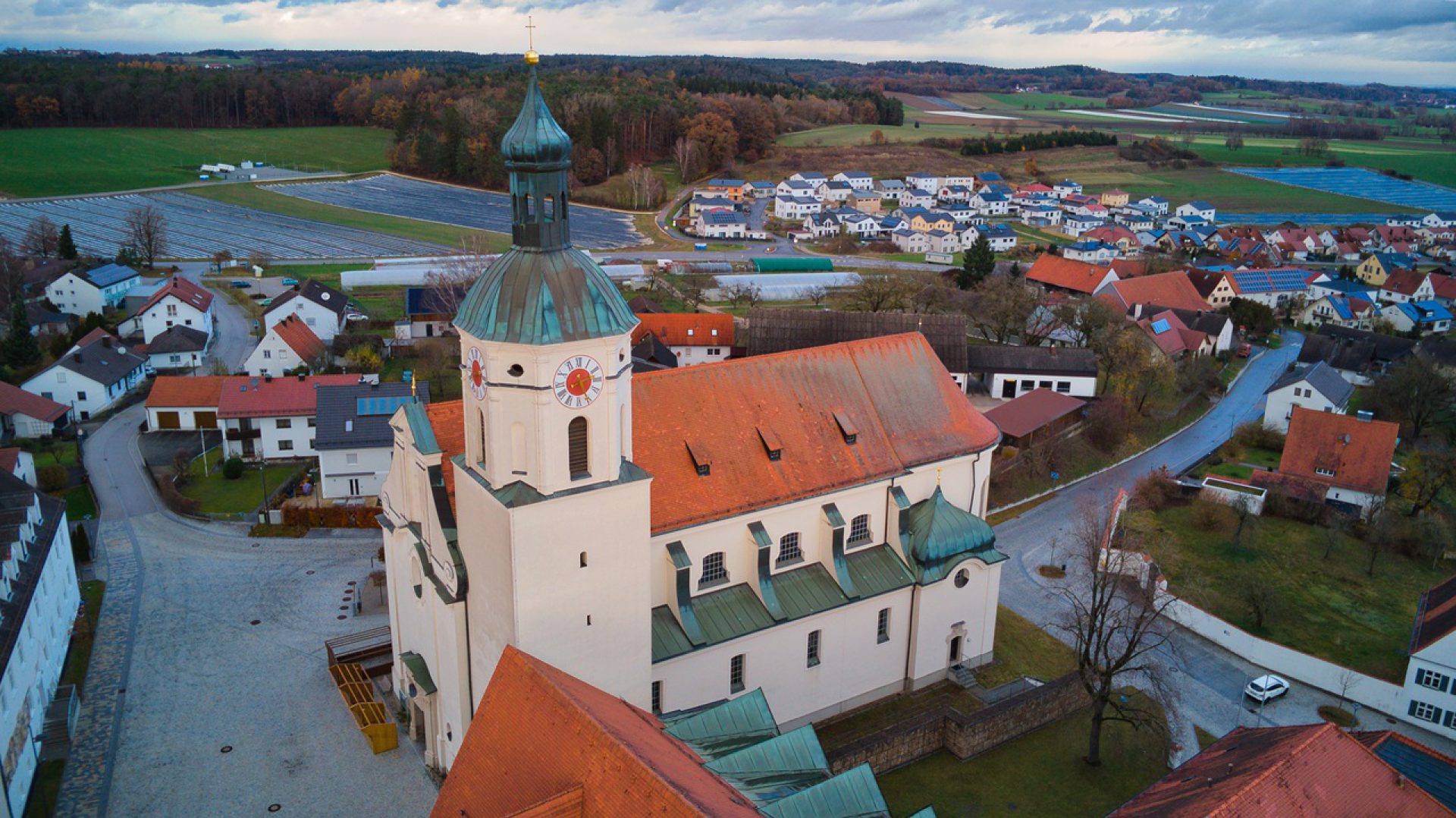 Kirche in Hohenwart Drohnenfoto